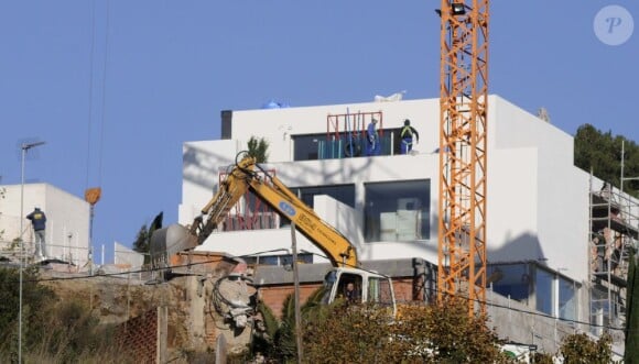 Les travaux s’accélèrent pour accueillir le petit Ulises dans la nouvelle maison de Shakira et Gerard Piqué près de Barcelone, le 5 décembre 2012.