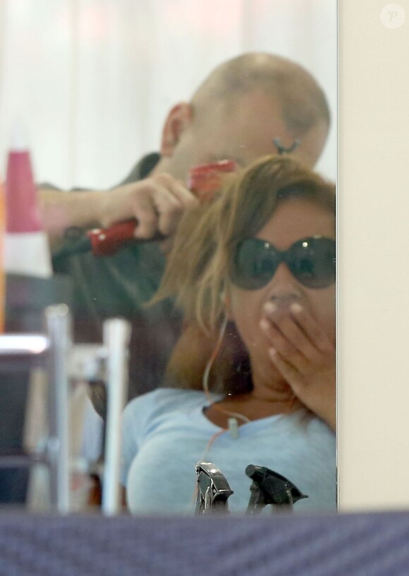La chanteuse Mel B se fait coiffer le 6 décembre 2012 à Sydney.