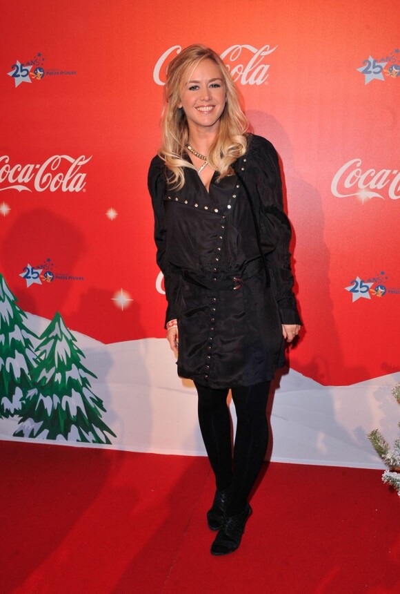 Enora Malagré à l'inauguration des vitrines de Noël Coca-Cola au Showcase à Paris le 26 Novembre 2012.