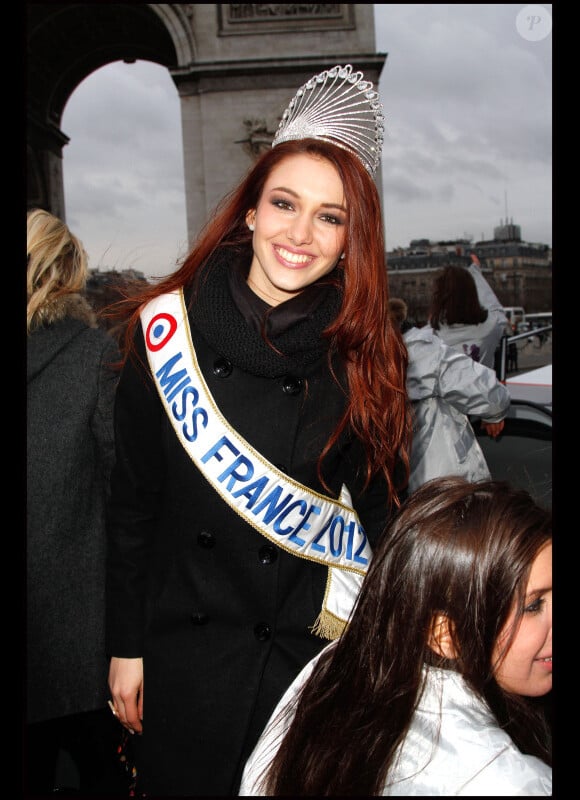 Delphine Wespiser (Miss France 2012) sur le Bus Beauty Tour de l'école Marbeuf, le 14 février 2012 à Paris.
