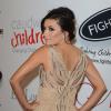 A 37 ans, Eva Longoria dévoile sa silhouette de rêve dans une longue robe au Noble Gift Gala, Londres, le 8 décembre 2012.