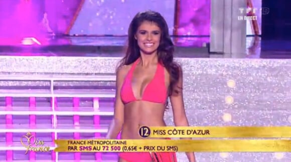 Miss Côte d'Azur lors du défilé en bikini en hommage à Ursula Andress lors de l'élection de Miss France 2013 le samedi 8 décembre 2012 sur TF1 en direct de Limoges