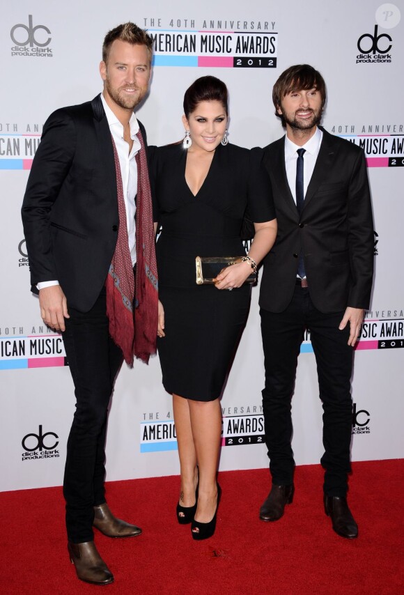 Charles Kelley, Hillary Scott et Dave Haywood du groupe Lady Antebellum à la 40e cérémonie des American Music Awards le 18 novembre 2012 à Los Angeles.
