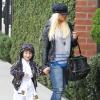 Christina Aguilera, son compagnon Matthew Rutler et son fils Max Bratman, en tenue de karaté, sont allés déjeuner au restaurant Houston à Santa Monica, le 8 décembre 2012.