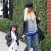 Christina Aguilera, son compagnon Matthew Rutler et son fils Max Bratman sont allés déjeuner au restaurant Houston à Santa Monica, le 8 décembre 2012.