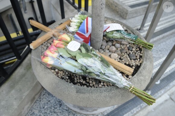 Hommage à Jacintha Saldanha, devant l'hôpital The King Edward VII. Le 10 décembre 2012.