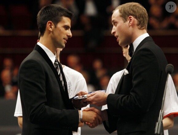 Novak Djokovic a reçu le Centrepoint Premier Award for Contribution to the Lives of Youth Across the World de la part du prince William au Royal Albert Hall de Londres le 8 décembre 2012