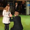Un homme a fait sa demande en mariage sur le tapis vert de l'avant-première royale de The Hobbit le 12 décembre 2012 à l'Odeon Leicester Square.
