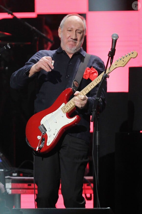 Pete Townshend de The Who lors du concert de soutien aux victimes de l'ouragan Sandy, le 12 décembre 2012 à New York.