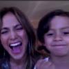Jennifer Lopez et ses deux enfants appellent aux dons pour les besoins de la Croix Rouge, de Boys and Girls Clubs of America et Children's Hospital Los Angeles, le 12 décembre 2012.