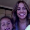 Jennifer Lopez et ses jumeaux appellent aux dons pour les besoins de la Croix Rouge, de Boys and Girls Clubs of America et Children's Hospital Los Angeles, le 12 décembre 2012.