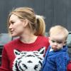 Hilary Duff et son fils Luca font du shopping de Noël à West Hollywood, le 12 decembre 2012.