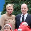 La princesse Charlene de Monaco était radieuse lors du Noël des enfants au palais princier, le 12 décembre 2012.