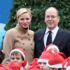 La princesse Charlene de Monaco était radieuse lors du Noël des enfants au palais princier, le 12 décembre 2012.