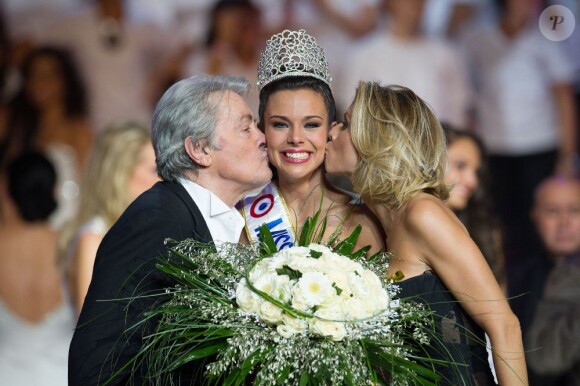 Miss Bourgogne, élue Miss France 2013 à Limoges le 8 décembre 2012 : avec Alain Delon et Sylvie Tellier