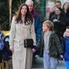 Liv Tyler tient par la main son fils Milo dans les rues de New York, le 14 décembre 2012.