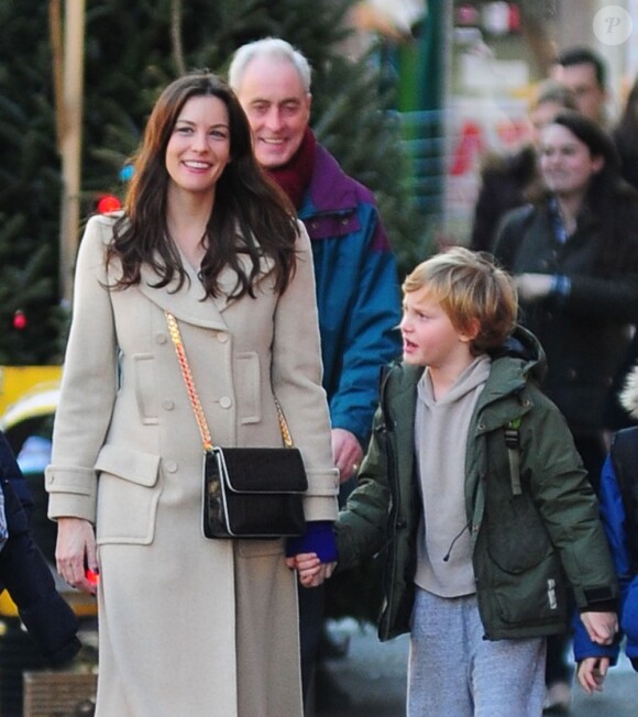 Liv Tyler et son fils Milo dans les rues de New York, le 14 décembre 2012.