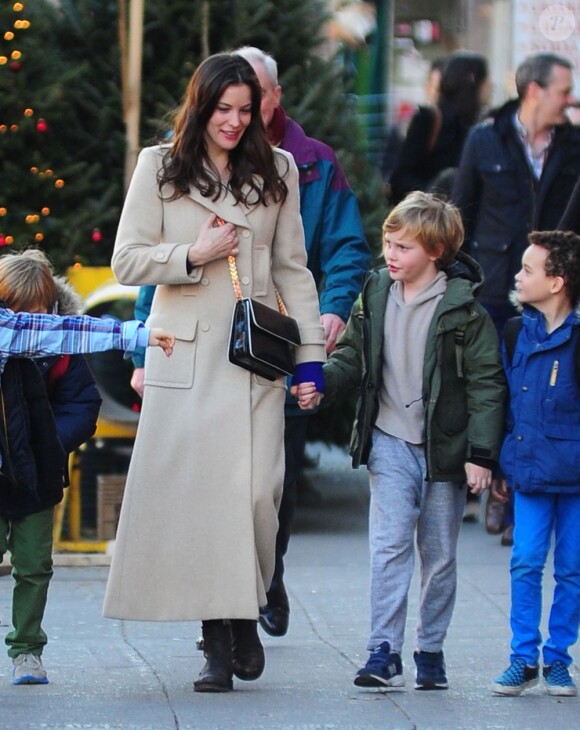 Liv Tyler et son fils Milo dans les rues de New York, le 14 décembre 2012.