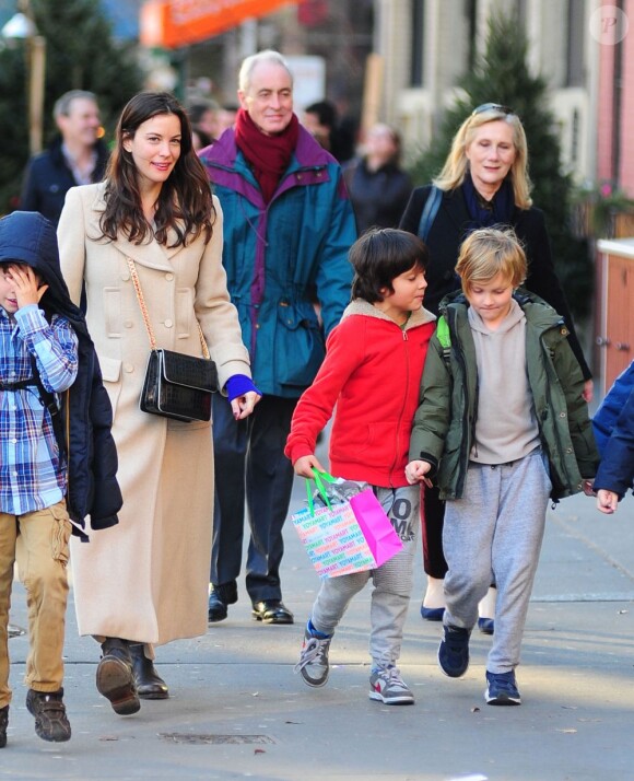 Liv Tyler et son fils Milo dans les rues de New York, le 14 décembre 2012.
