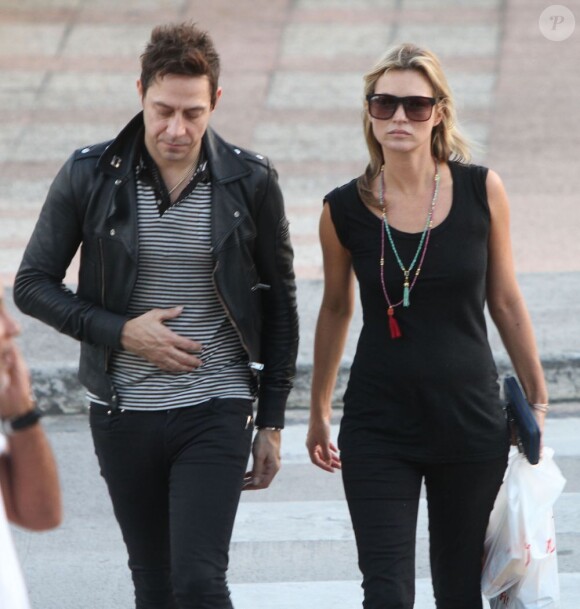 Kate Moss et son mari Jamie Hince arrivent en vacances sur l'île Saint-Barthélemy le 13 décembre 2012.