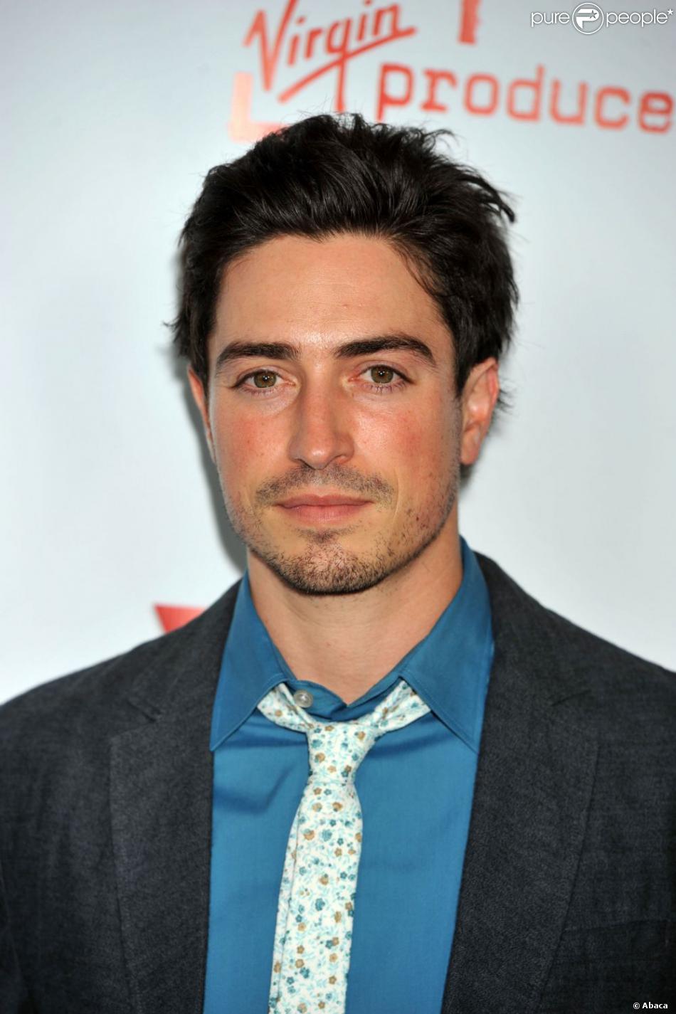 Ben Feldman Lavant-premire Du Film Departure Date Au Los Angeles