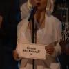 Christina Aguilera a interprété la chanson Hallelujah avec le jury et les candidats de The Voice, en hommage aux victimes de la tuerie de Newtown, survenue le 14 décembre dernier. La finale de l'émission doit avoir lieu mardi 18 décembre 2012.