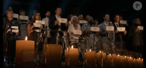 Christina Aguilera a interprété le tube Hallelujah avec les membres du jury et les candidats de The Voice, en hommage aux victimes de la tuerie de Newtown, survenue le 14 décembre dernier. La finale de l'émission doit avoir lieu mardi 18 décembre 2012.