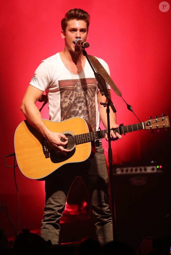Bastian Baker en concert à la Cigale à Paris le 17 Decembre 2012.