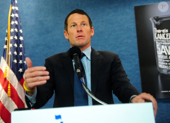 Lance Armstrong donne une conférence de presse à Washington le 24 mars 2011.