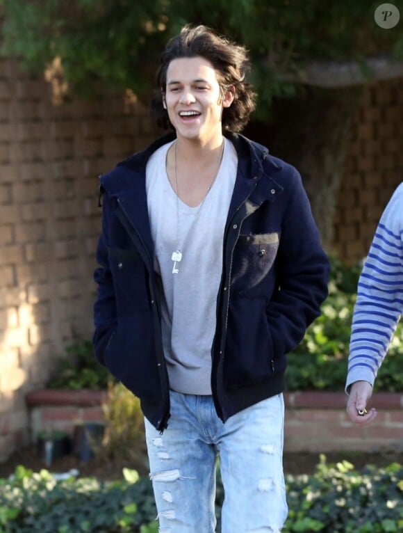 Bronson Pelletier avec le sourire et la fatigue à West Hollywood, le 18 décembre 2012.