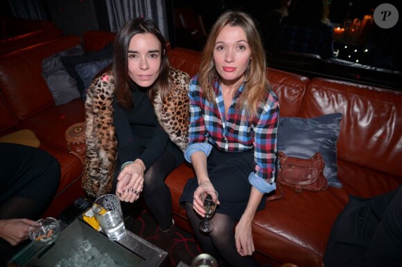 Elodie Bouchez et Anne Marivin lors de la soirée A Club - Toiles enchantées chez Castel le jeudi 13 décembre 2012