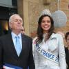 Marine Lorphelin, Miss France 2013, aux côtés du maire, de retour dans sa ville natale, Charnay-les-Macon en Bourgogne, le 19 décembre 2012