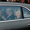 Le prince Charles et Camilla Parker Bowles arrivant à Buckingham Palace pour le déjeuner de Noël organisé par la reine Elizabeth II, à Londres, le 19 décembre 2012