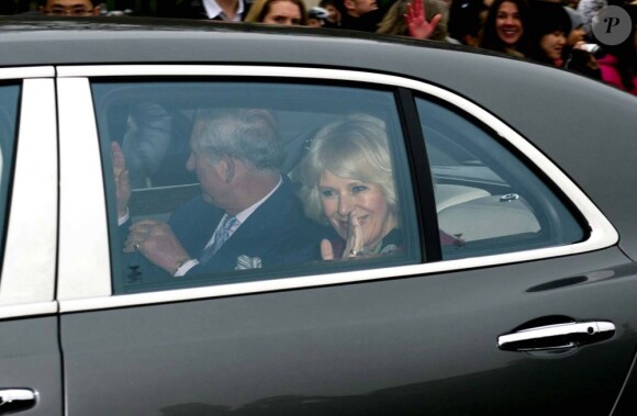 Le prince Charles et Camilla Parker Bowles arrivant à Buckingham Palace pour le déjeuner de Noël organisé par la reine Elizabeth II, à Londres, le 19 décembre 2012