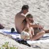 Kate Moss et Jamie Hince se détendent en amoureux sur une plage à Saint-Barthélémy le 19 decembre 2012