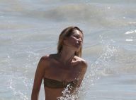 Kate Moss : Sirène à la plage et amoureuse folle de son mari sur le sable chaud