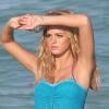 Exclusif - Erin Heatherton en pleine séance photo pour Victoria's Secret sur une plage à Miami. Le 19 décembre 2012.