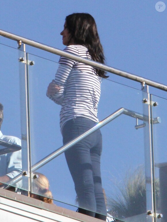 Courteney Cox superbement mince pendant le tournage de la série Cougar Town à Venice Beach, le 20 décembre 2012.