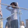 Courteney Cox se détend entre deux prises sur le tournage de la série Cougar Town à Venice Beach, le 20 décembre 2012.