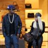 Nicki Minaj fait du shopping sur Rodeo Drive à Beverly Hills accompagnée de son garde du corps et de son bras droit Scaff Beezy. Le 20 décembre 2012.