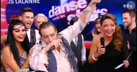 Sandrine Quétier et Philippe Candeloro après avoir partagé un baiser sous le gui lors de "Danse avec les stars fête Noël", diffusé sur TF1 le samedi 22 décembre 2012.