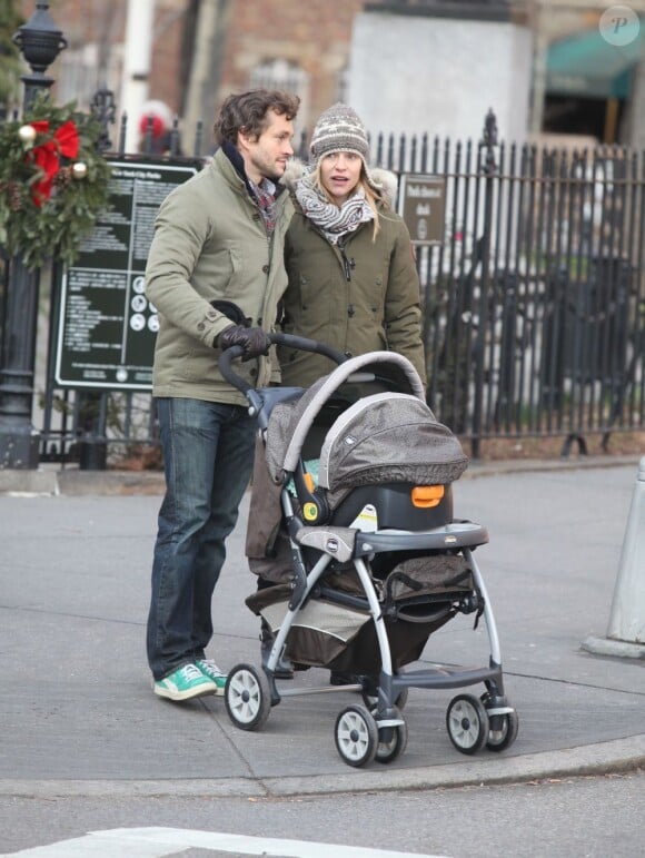Claire Danes le 23 décembre 2012 dans les rues de New York avec son mari et Cyrus son fils tout juste né !