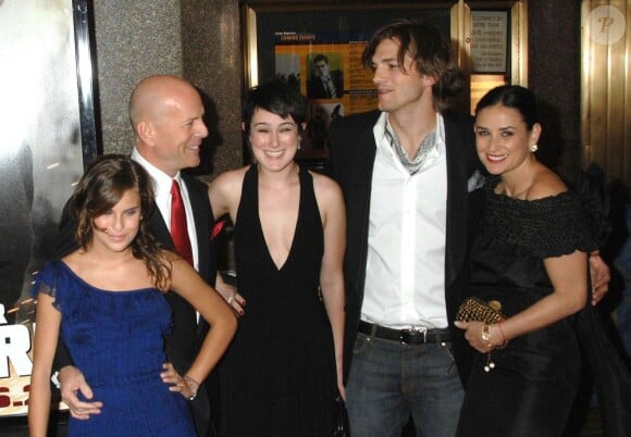 Bruce Willis, Demi Moore, leurs filles Rumer, Scout et Tallulah, avec Ashton Kutcher, le 22 juin 2007