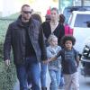 Heidi Klum, ses enfants Leni, Henry, Johan and Lou et son petit ami Martin sortent d'un restaurant avant de se rendre au musée des enfants à Irvine le 28 décembre 2012. Martin tient Johan par la main