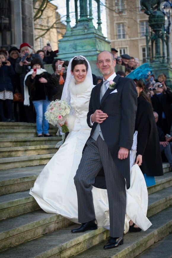 La mariée au bras de son père Philippe Drapé-Frisch. Mariage religieux de l'archiduc d'Autriche Christoph de Habsbourg-Lorraine et d'Adélaïde Drapé-Frisch, le 29 décembre 2012 à Nancy, en la basilique Saint-Epvre, suivi d'une réception à l'Hôtel de Ville, place Stanislas.