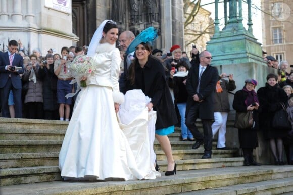 L'arrivée de la mariée à la basilique, dans une robe Diane Lelys. Mariage religieux de l'archiduc d'Autriche Christoph de Habsbourg-Lorraine et d'Adélaïde Drapé-Frisch, le 29 décembre 2012 à Nancy, en la basilique Saint-Epvre, suivi d'une réception à l'Hôtel de Ville, place Stanislas.