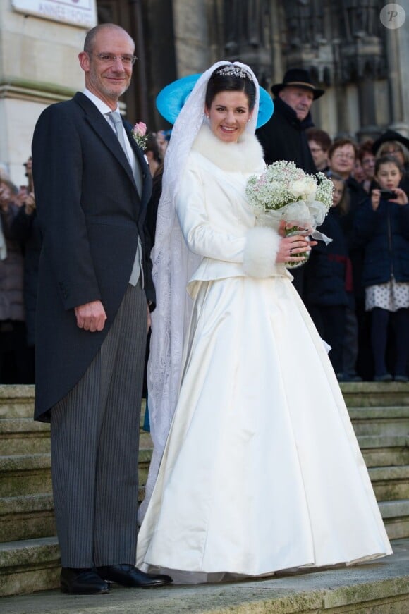 Adélaïde conduite à l'autel par son père Philippe Drapé-Frisch. Mariage religieux de l'archiduc d'Autriche Christoph de Habsbourg-Lorraine et d'Adélaïde Drapé-Frisch, le 29 décembre 2012 à Nancy, en la basilique Saint-Epvre, suivi d'une réception à l'Hôtel de Ville, place Stanislas.