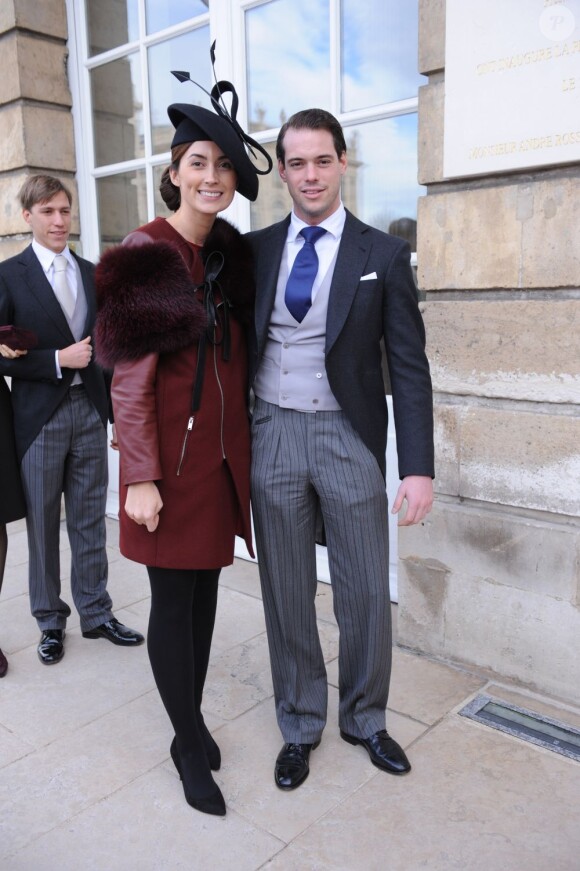 Claire Lademacher et son fiancé le prince Félix de Luxembourg arrivant à l'Hôtel de Ville de Nancy pour la réception du mariage religieux de Christoph de Habsbourg-Lorraine et Adélaïde Drapé-Frisch célébré le 29 décembre 2012 à Nancy, en la basilique Saint-Epvre.