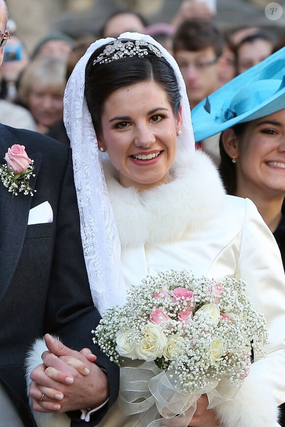 Adélaïde, la mariée, rayonnante dans une robe Diane Lelys. Mariage religieux de Christoph de Habsbourg-Lorraine et Adélaïde Drapé-Frisch célébré le 29 décembre 2012 à Nancy, en la basilique Saint-Epvre, et suivi d'une réception à l'Hôtel de Ville, place Stanislas.