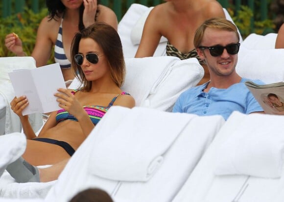 Tom Felton, héros de Harry Potter, profite de vacances à la plage à Miami avec sa petite amie, la ravissante Jade Olivia, le 29 décembre 2012